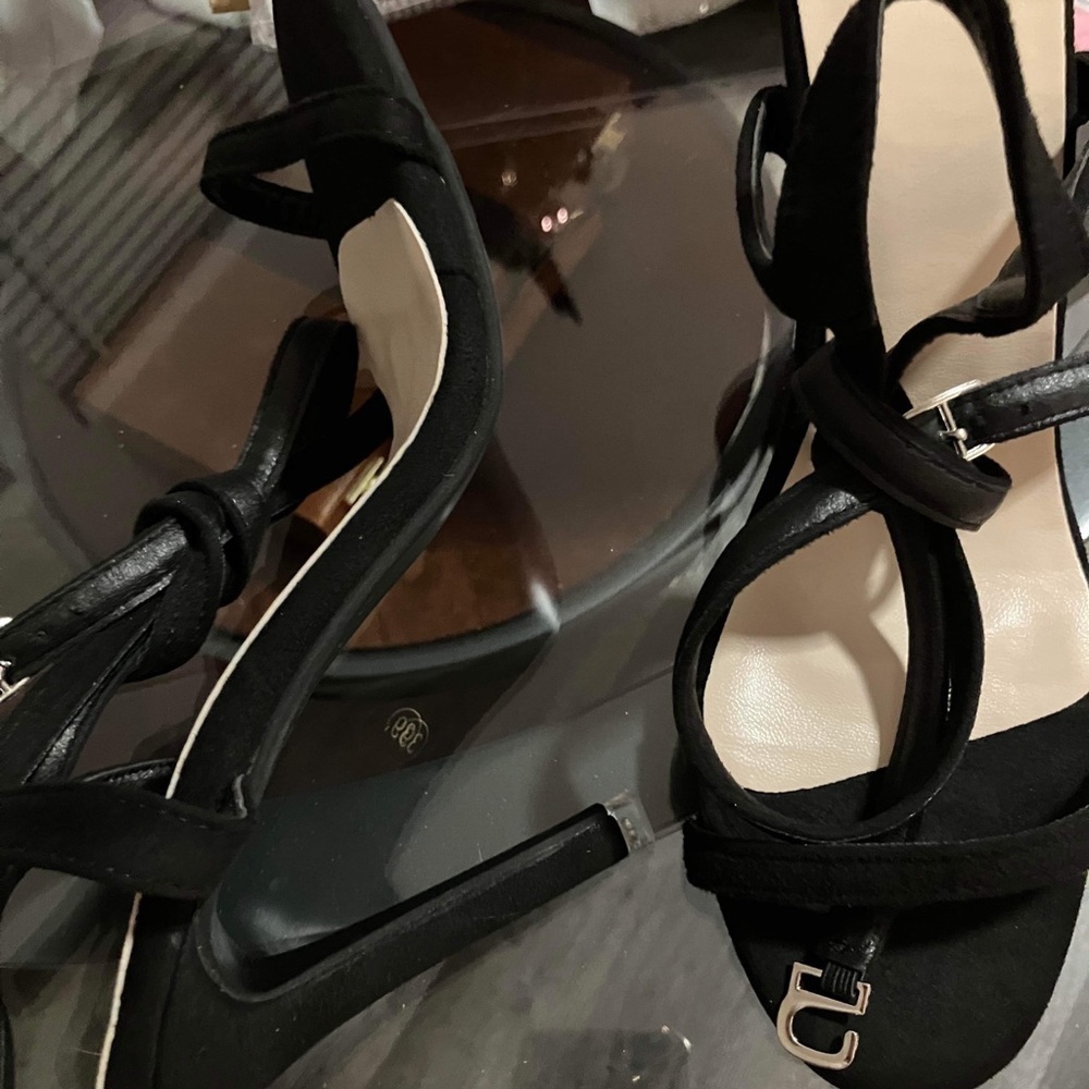 Black strap oh heels